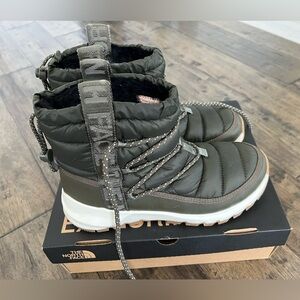 North Face Women Thermoball Lace Up, Size 8, Very Good Condition